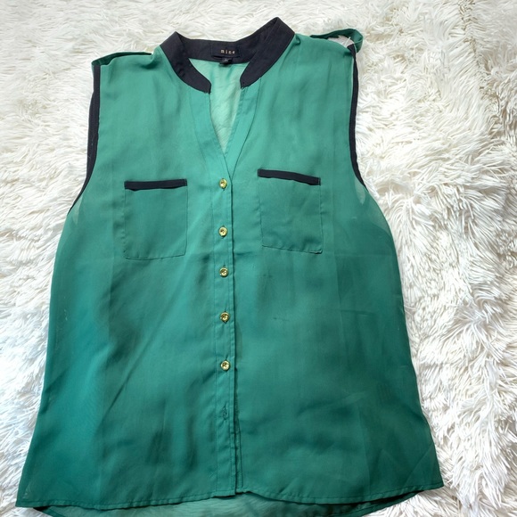2 tops (blue and green polyester tanks) - Picture 4 of 10